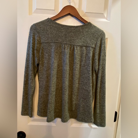 White Willow faux cross closing sweater top - Picture 2 of 11